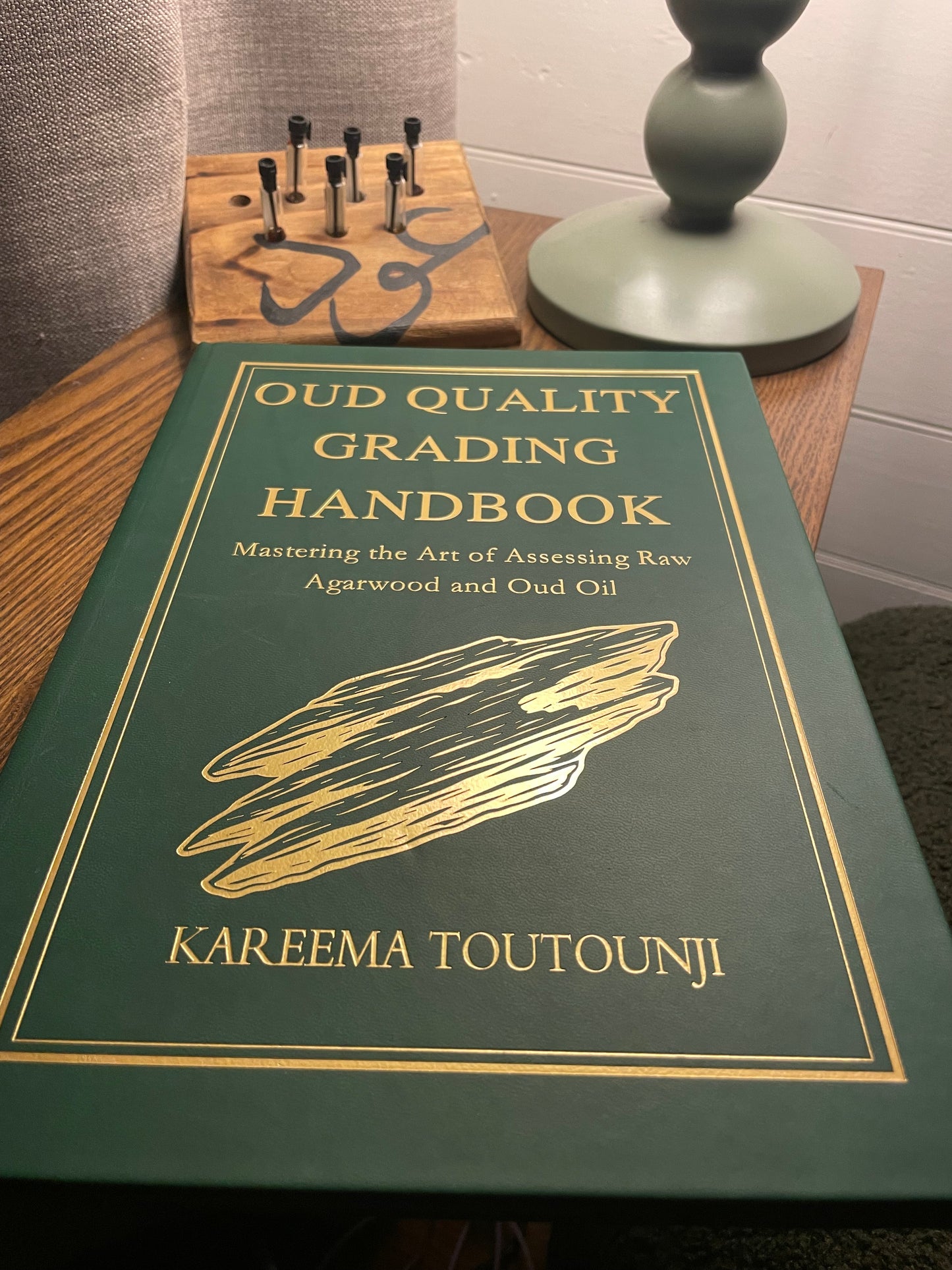 Oud Quality Grading Framework — Mastering the Art of Assessing Raw Agarwood and Oud Oil (pre-order)